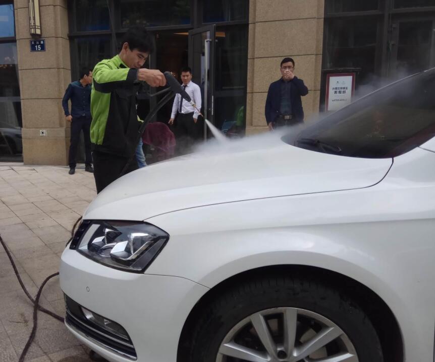 蒸汽洗車機(jī)洗車現(xiàn)場 蒸汽洗車機(jī)洗車現(xiàn)場